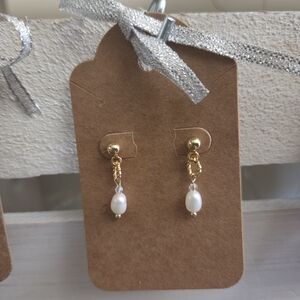 Elegant Gold and Pearl Drop Earrings